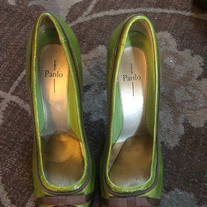 Green Paolo heals with brown trip and ribbon bow.